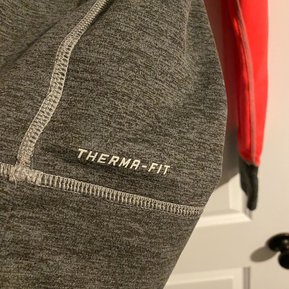 Nike Therma-Fit Womans Sweater - Picture 5 of 6